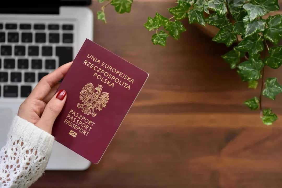 Ile kosztuje nowy paszport? Sprawdź opłaty i oszczędź na dokumentach